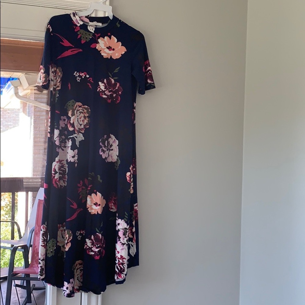 Crew neck floral midi dress